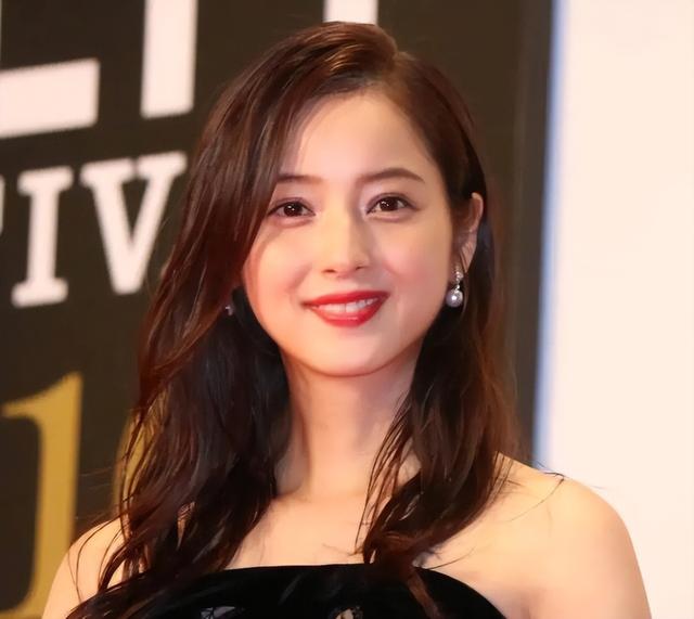 為何委屈自己？日本第一美女「原諒大16歲尪」偷吃182女　開心生二胎「我要守護老公」被笑太傻