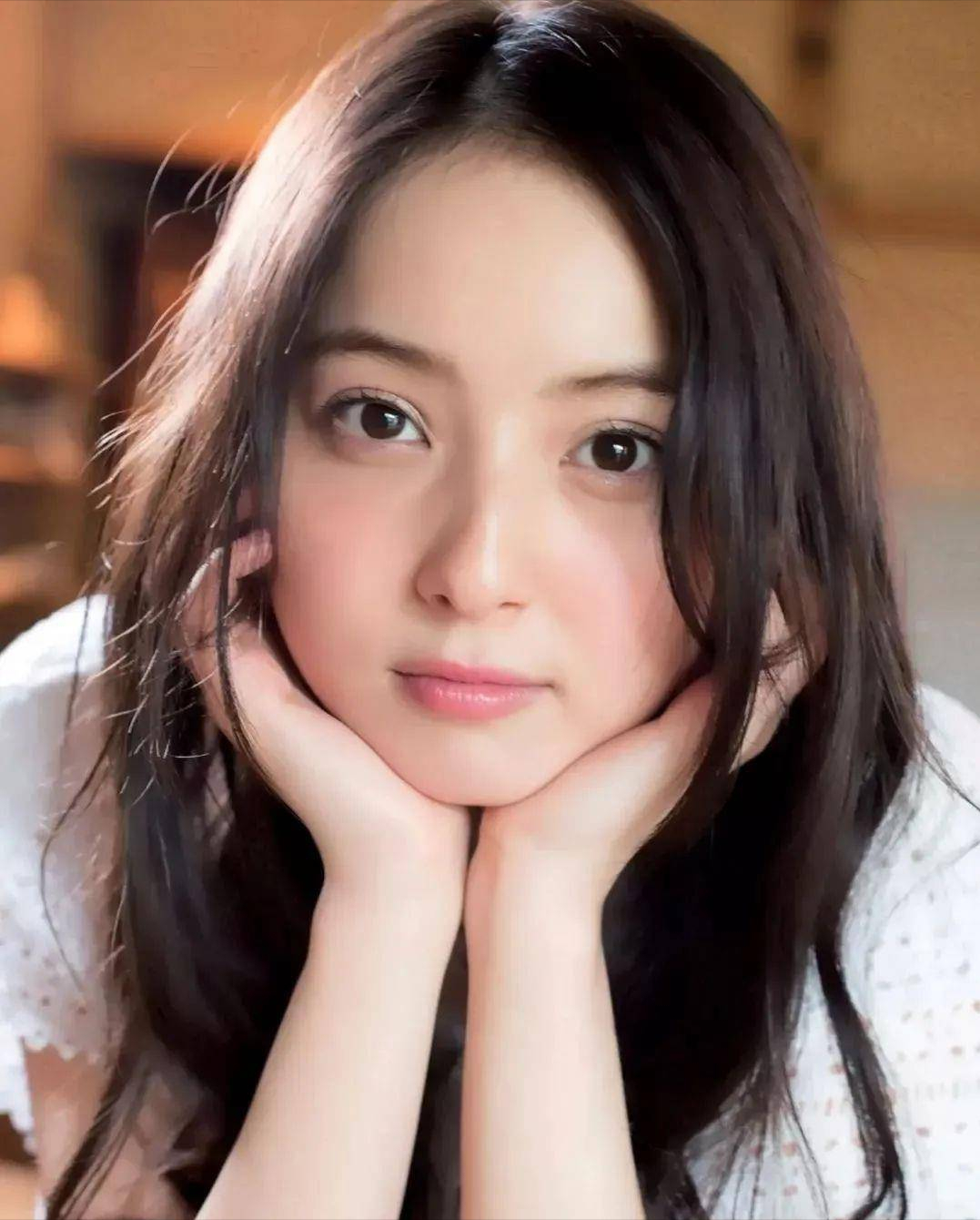 為何委屈自己？日本第一美女「原諒大16歲尪」偷吃182女　開心生二胎「我要守護老公」被笑太傻