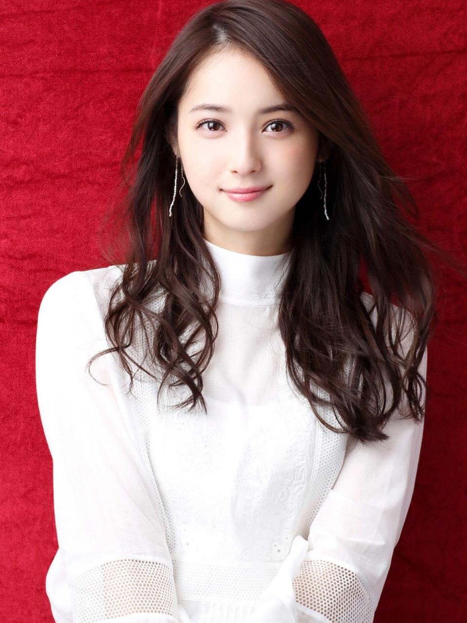 為何委屈自己？日本第一美女「原諒大16歲尪」偷吃182女　開心生二胎「我要守護老公」被笑太傻