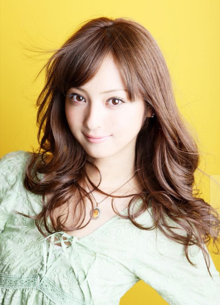 為何委屈自己？日本第一美女「原諒大16歲尪」偷吃182女　開心生二胎「我要守護老公」被笑太傻