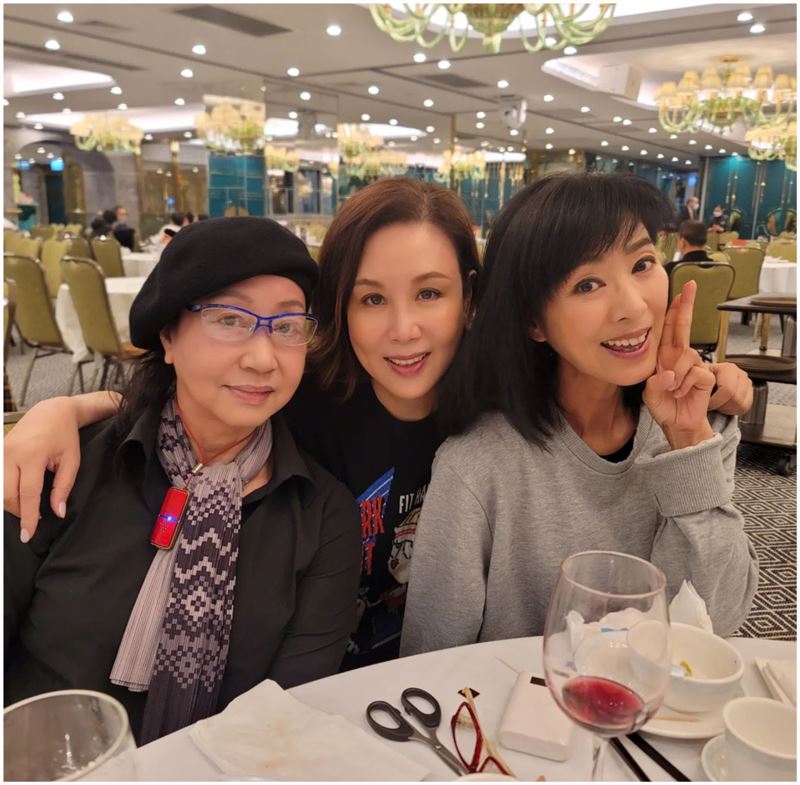 霸氣全無！武打女星「73歲保養太好」一反彪悍形象　秒變慈祥阿嬤「整個人瘦了一圈」