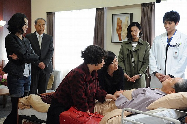 連父後事都沒來！姐姐長住國外20年「肖想分3億遺產」　妹妹怒「國籍都沒了怎能分」律師無奈解答了