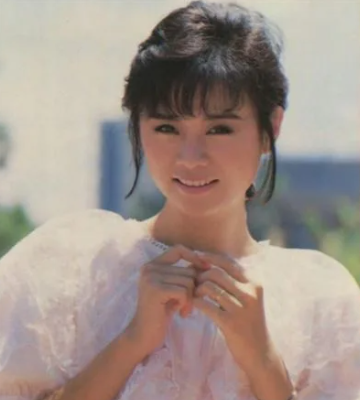 結婚封麥25年！玉女歌手淡出歌壇「甘當賢妻良母」過得超低調　閨密揭「61歲私下面貌」驚：很難想像