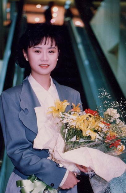 結婚封麥25年！玉女歌手淡出歌壇「甘當賢妻良母」過得超低調　閨密揭「61歲私下面貌」驚：很難想像
