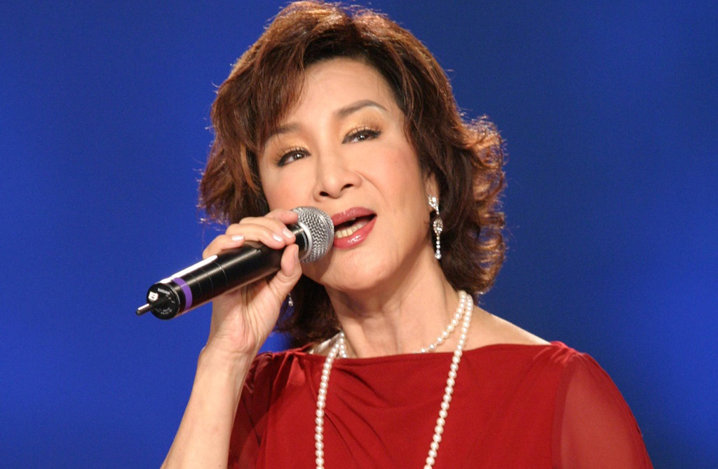 外傳罹癌、遭夫拋棄？資深歌后離世「演員弟淚揭晚年生活」　「她像媽媽一樣重要」餘生熱愛舞台