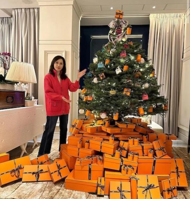 厲害！港女星曾住公屋靠實力打入上流圈，二婚嫁富商再享奢華生活