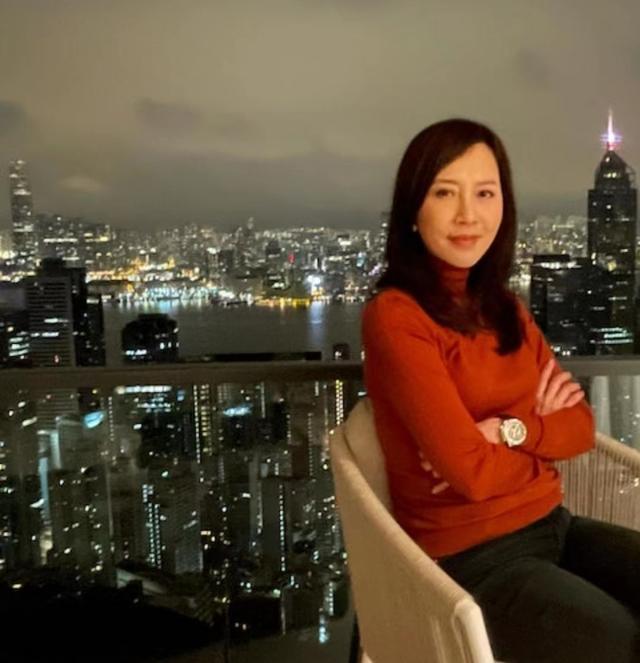 厲害！港女星曾住公屋靠實力打入上流圈，二婚嫁富商再享奢華生活