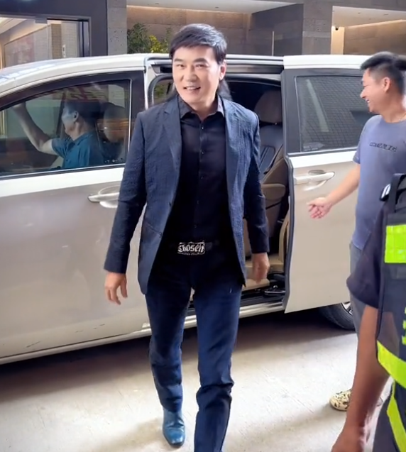 前妻是本土女星！55歲第一小生「兩次失婚後」突留一頭長髮　「四處接商演」淡出多年洩近況