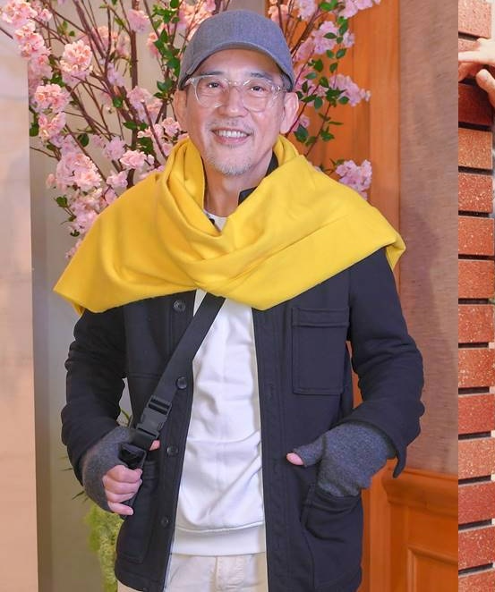 永遠的男神！瓊瑤小生被拍到「揪年輕人打球」身形消瘦　「私下超級寵孫控」一見孫女笑開懷