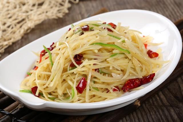 30年未見老同學！空手來玩3天「我花了2萬元」同學沒有出錢　她走後打掃房間「發現一物」我哭了