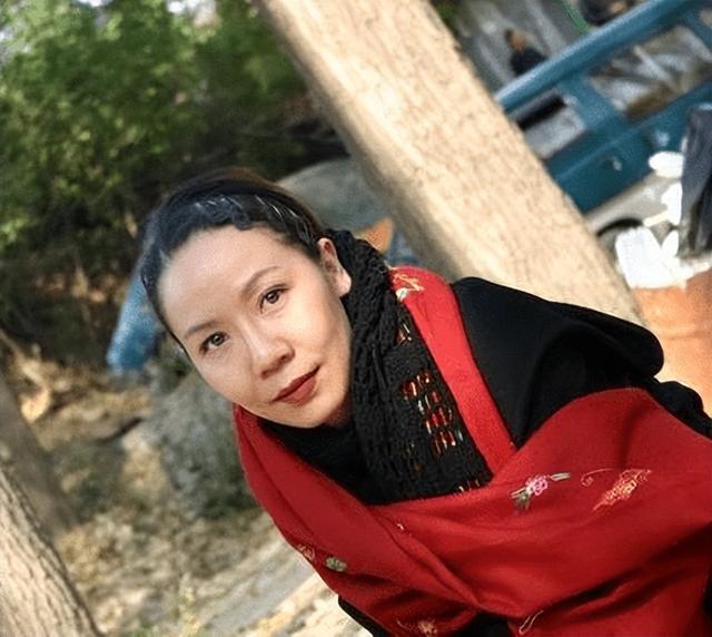 被封最醜女演員！她「打磨演技成實力派」戲約不斷　嫁入豪門「50歲身價上億」活成人生贏家