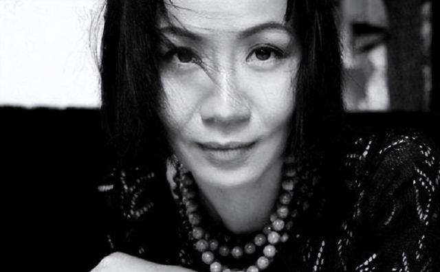 被封最醜女演員！她「打磨演技成實力派」戲約不斷　嫁入豪門「50歲身價上億」活成人生贏家