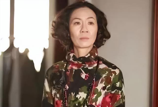 被封最醜女演員！她「打磨演技成實力派」戲約不斷　嫁入豪門「50歲身價上億」活成人生贏家