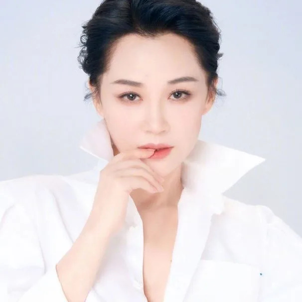 被封最醜女演員！她「打磨演技成實力派」戲約不斷　嫁入豪門「50歲身價上億」活成人生贏家