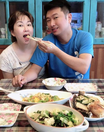 停經還想拼生子！52歲張秀卿重燃希望「卻遭20歲愛女反對」哽咽落淚　曝她近況「暫時不打算回台」：都是因為我