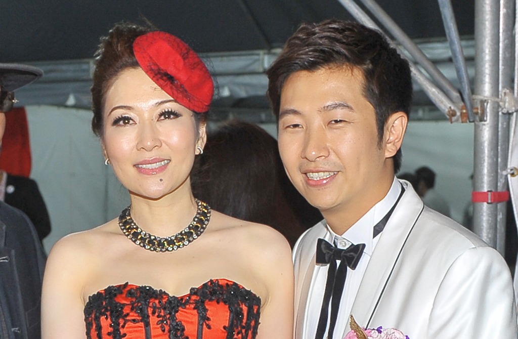 停經還想拼生子！52歲張秀卿重燃希望「卻遭20歲愛女反對」哽咽落淚　曝她近況「暫時不打算回台」：都是因為我