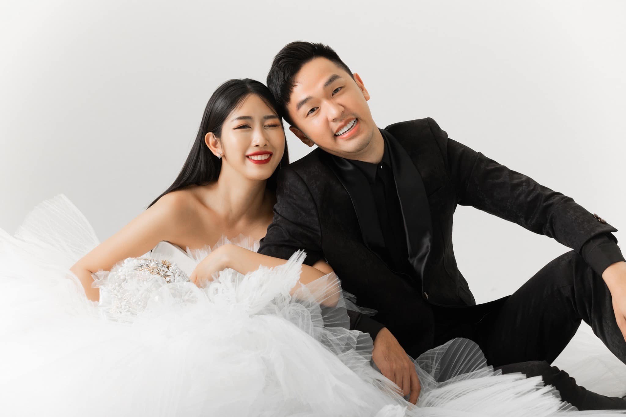 宣布結婚喜訊！34歲主持人「不忘邀請李炳輝」揭兩人深厚關係　「都是淡水好厝邊」奇妙緣分感動萬人