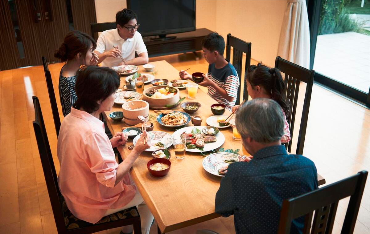 表弟一家來旅遊！吃住在我家「4天花8萬」六口人一分不出　臨走時「他的一個行為」決定不再往來