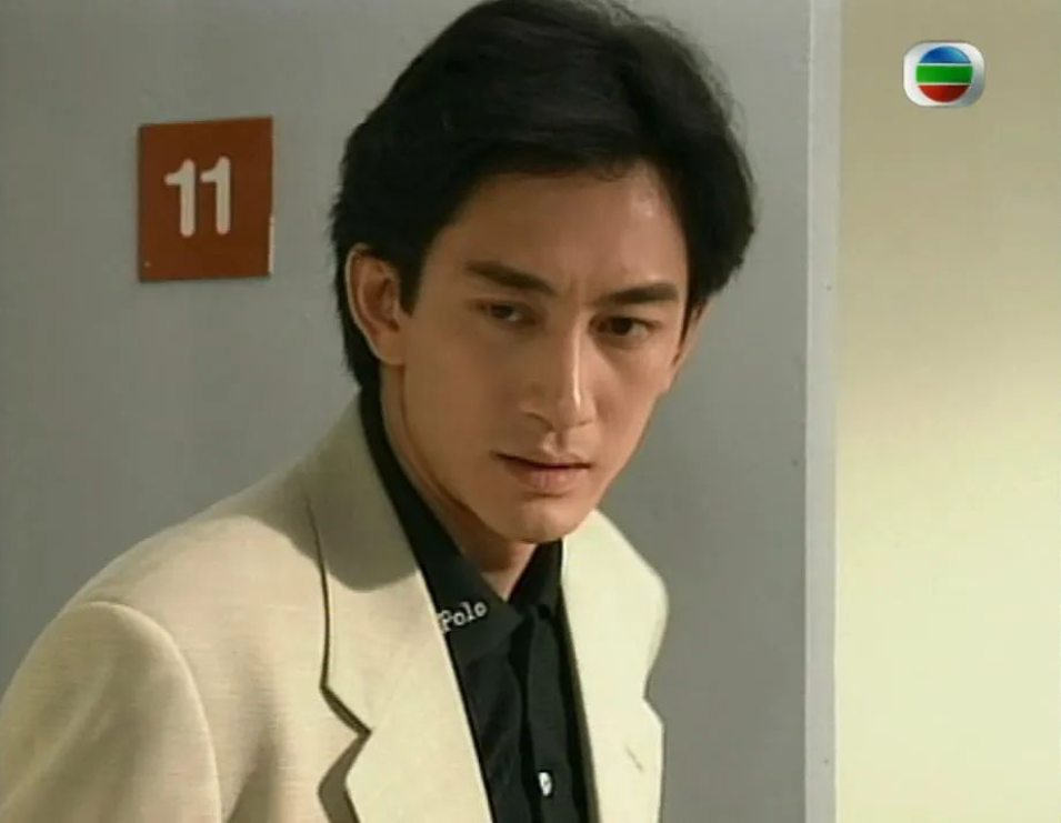 情史比戲劇精彩!男星有10任女友「兩婚兩離」 最終被「小21歲嬌妻」敗光7億