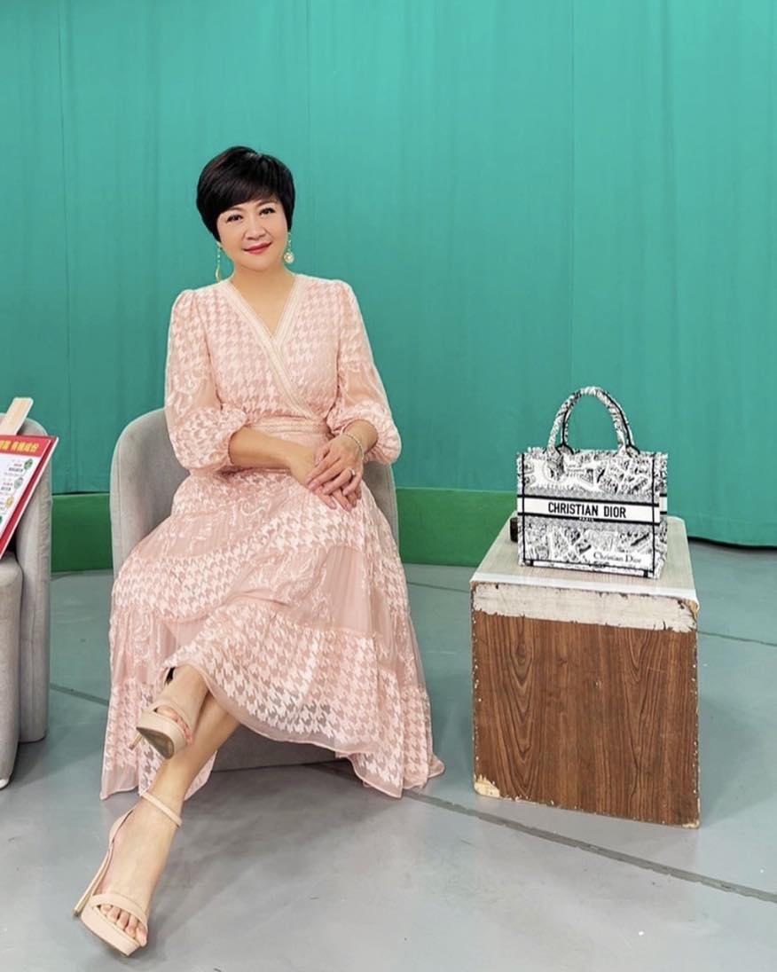 才買10萬包孝敬母！崔佩儀嗨翻宣布「愛子考上第一志願」　「赴美念書1年多」欣慰：爸媽的驕傲