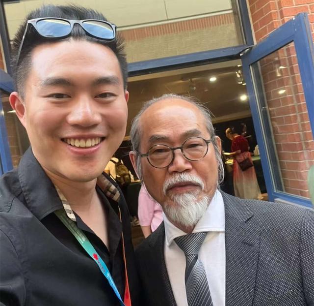 全家移居加拿大！老戲骨爬山被捕獲「主動打招呼」　「抱孫仍健步如飛」網讚嘆：不愧是練家子