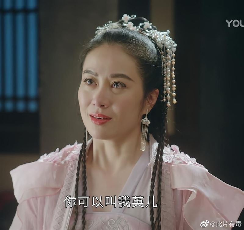 昔被封古典美人！43歲女星「不修邊幅開直播」女神變大嬸　「新劇一開播」網全嚇歪：判若兩人