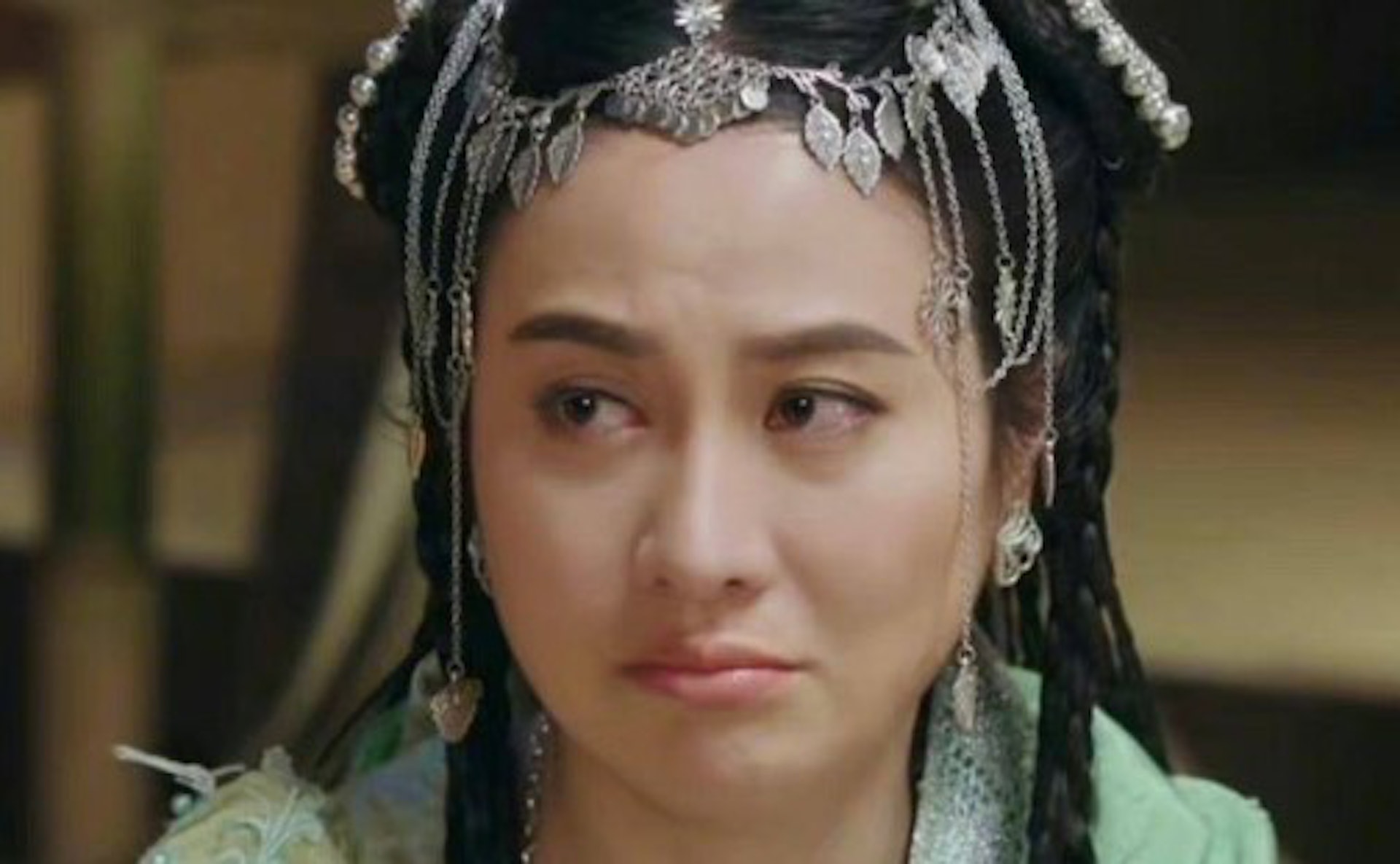 昔被封古典美人！43歲女星「不修邊幅開直播」女神變大嬸　「新劇一開播」網全嚇歪：判若兩人
