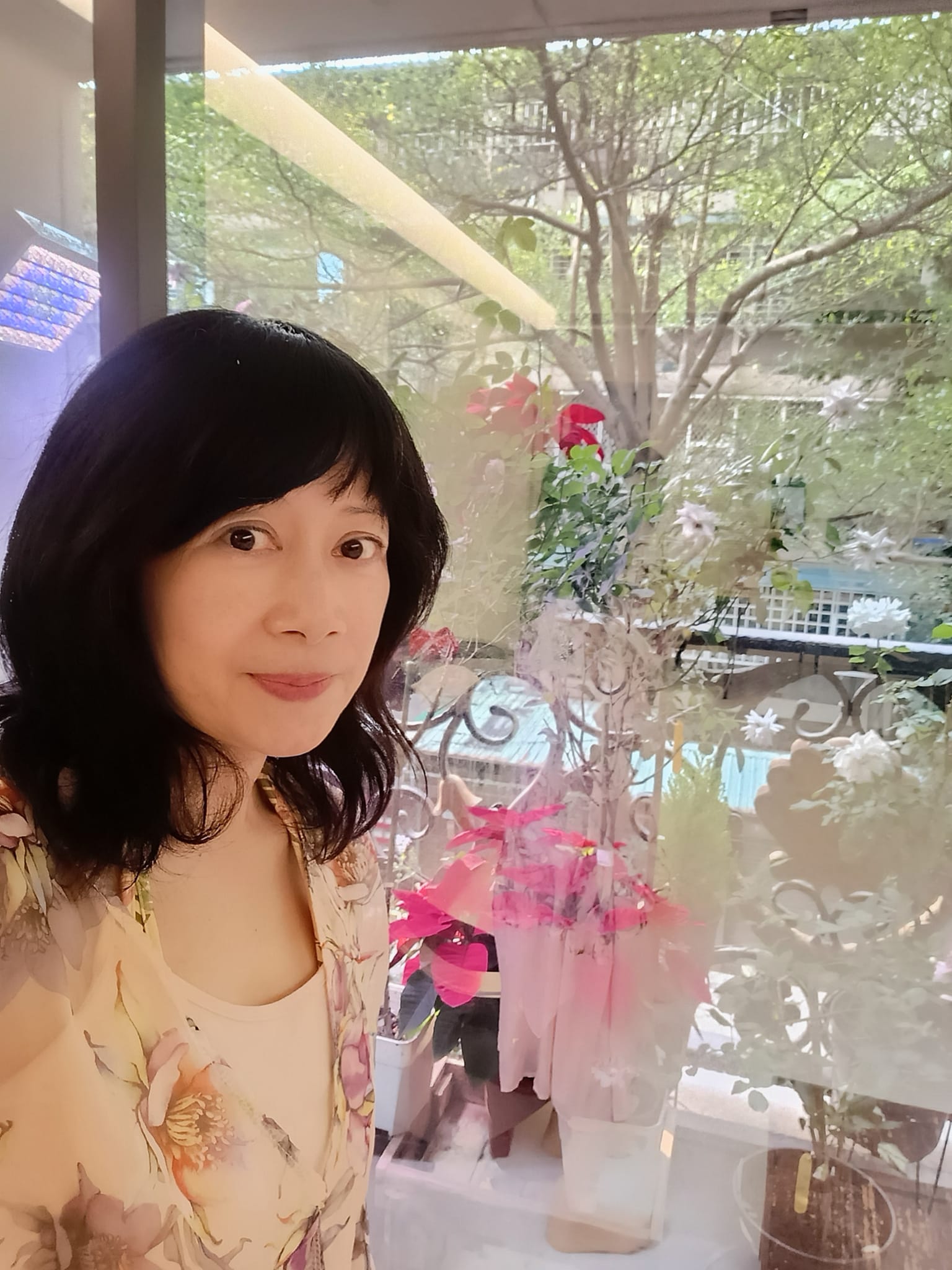 前主播公園晨跑！有別於鏡頭前精心打扮「樸素如普通大嬸」眾人驚呆　仔細一看「臉上特殊設計」網喊：太特別