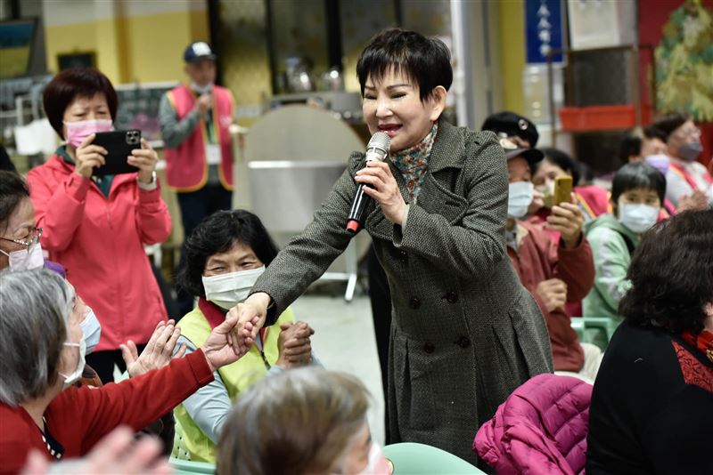 遭酸人傻錢多！歌仔戲花旦「替前夫揹5百萬債」靠領老人年金度日　久違露面近況曝「仍是朋友關係」