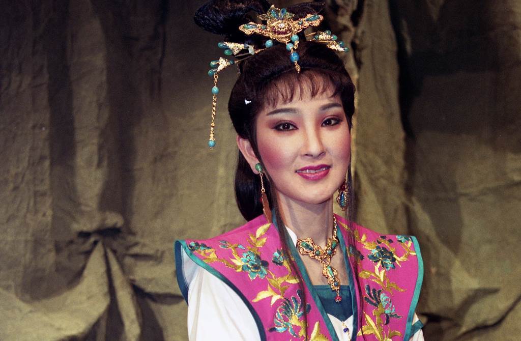 遭酸人傻錢多！歌仔戲花旦「替前夫揹5百萬債」靠領老人年金度日　久違露面近況曝「仍是朋友關係」