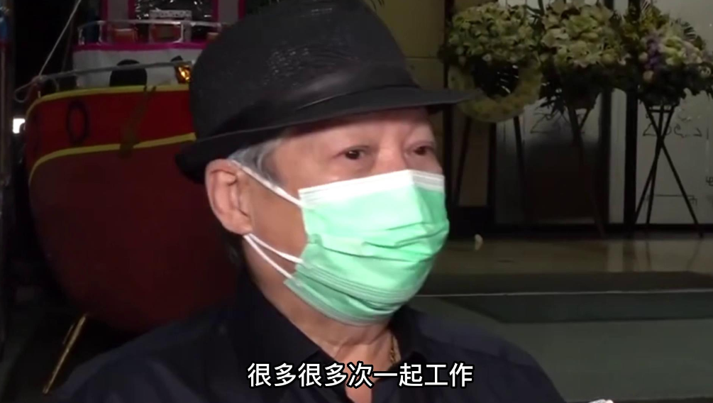 83歲男星離世！告別式上「好友情緒低落」獨坐靈堂　曾是黃金搭檔「不捨知己離去」整個人瘦了一圈