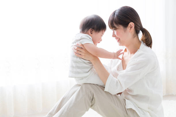 婚後住娘家！新手媽「想請爸媽幫顧孩子」省上萬保母費用　她愣問「孝親費該給多少」網一致喊1數字