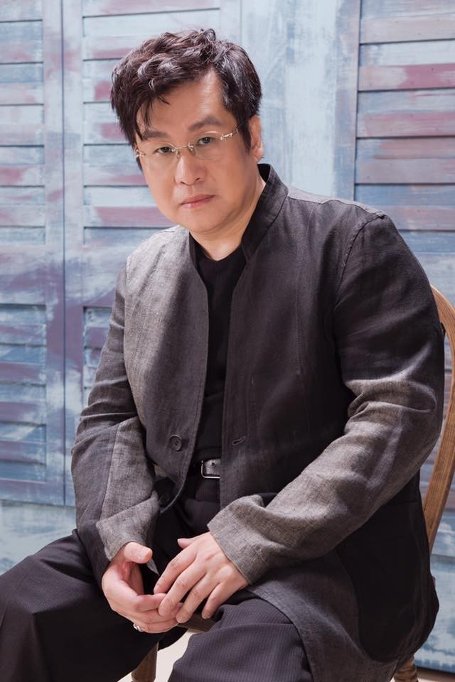 患小兒麻痺！61歲資深歌手「暌違多年坐輪椅開唱」為圓愛女心願　曾為初戀輕生「妻不顧殘疾堅持嫁」