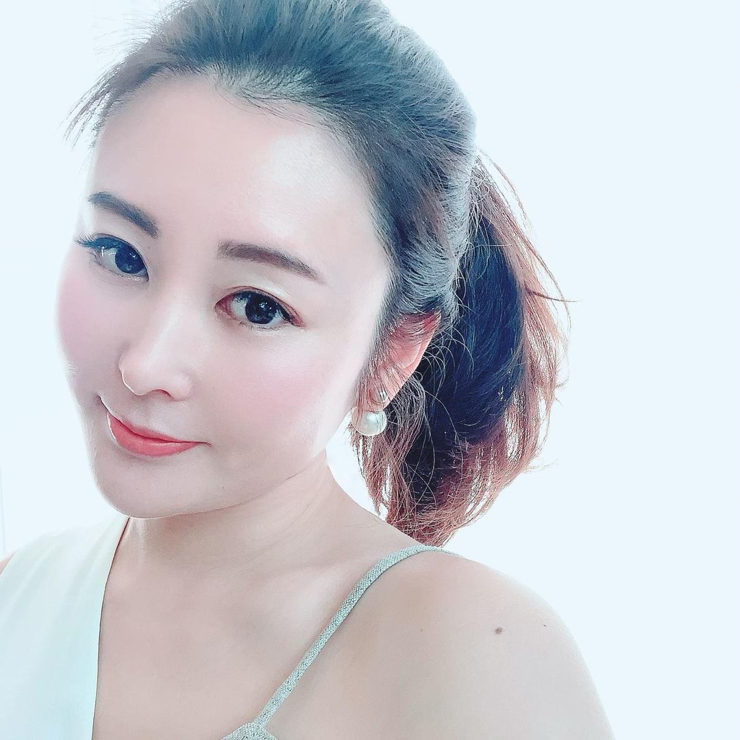 離婚官司打一半！43歲女星豪門夢碎「無預警開心曬照」曝喜訊　大方宣布「兒子當哥哥了」迎接新生活