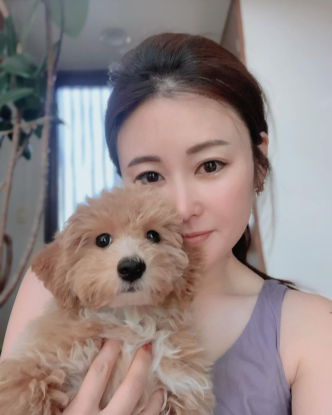 離婚官司打一半！43歲女星豪門夢碎「無預警開心曬照」曝喜訊　大方宣布「兒子當哥哥了」迎接新生活