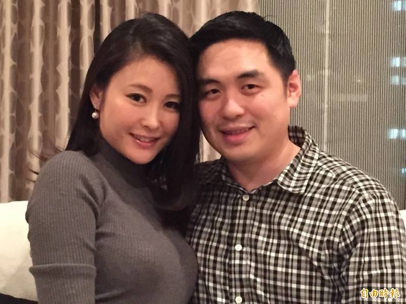 離婚官司打一半！43歲女星豪門夢碎「無預警開心曬照」曝喜訊　大方宣布「兒子當哥哥了」迎接新生活