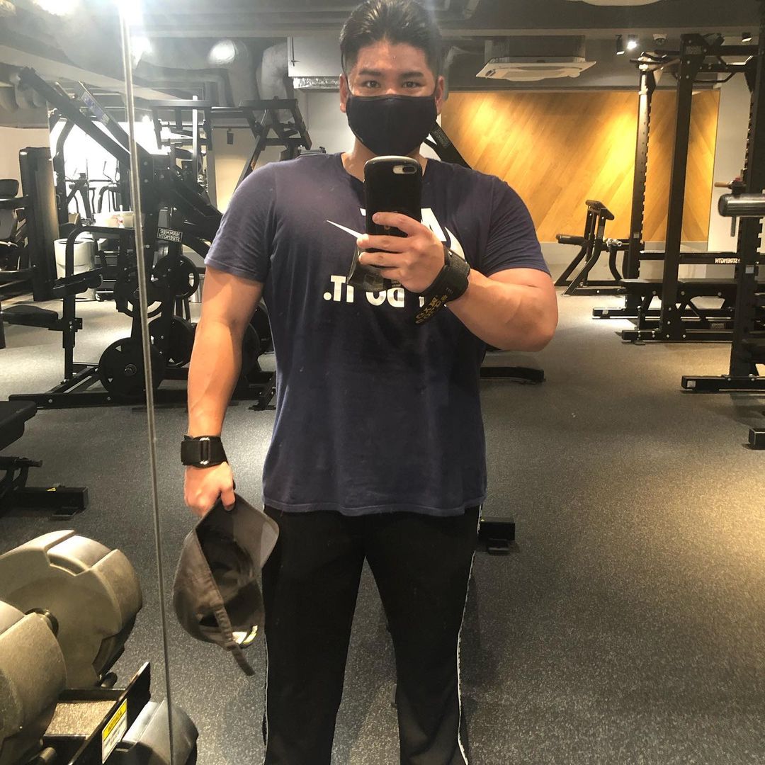 胖子都是潛力股！胖肚宅男「瘋狂鏟肉70KG」像換顆頭　瘦掉一半自己「變身日版彭于晏」帥到爆紅
