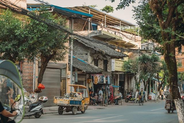加完班去麵館吃宵夜！順手「幫助了一個陌生人」後離開　1個月後「收到對方來信」我嚇出一身冷汗