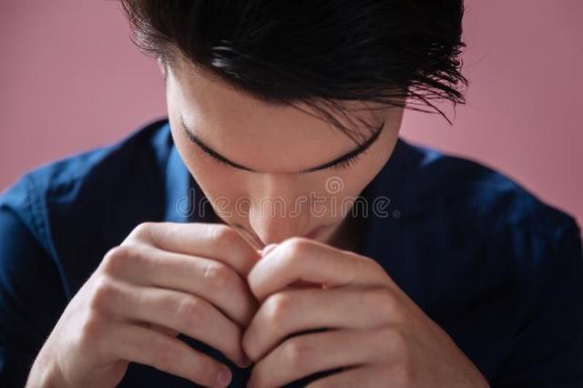 加完班去麵館吃宵夜！順手「幫助了一個陌生人」後離開　1個月後「收到對方來信」我嚇出一身冷汗