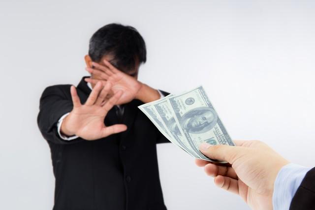 加完班去麵館吃宵夜！順手「幫助了一個陌生人」後離開　1個月後「收到對方來信」我嚇出一身冷汗