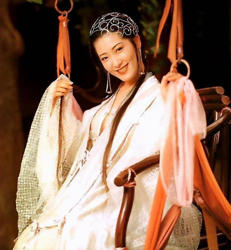  被譽最美潘金蓮！47歲女星當紅息影「患癌引退17年」　低調返台近況曝「竟然一點也沒變」