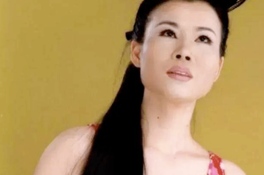 知名女歌手「從高燒到去世僅16天」！演唱現場複發　「緊急送醫」搶救無效離世：令人痛惜
