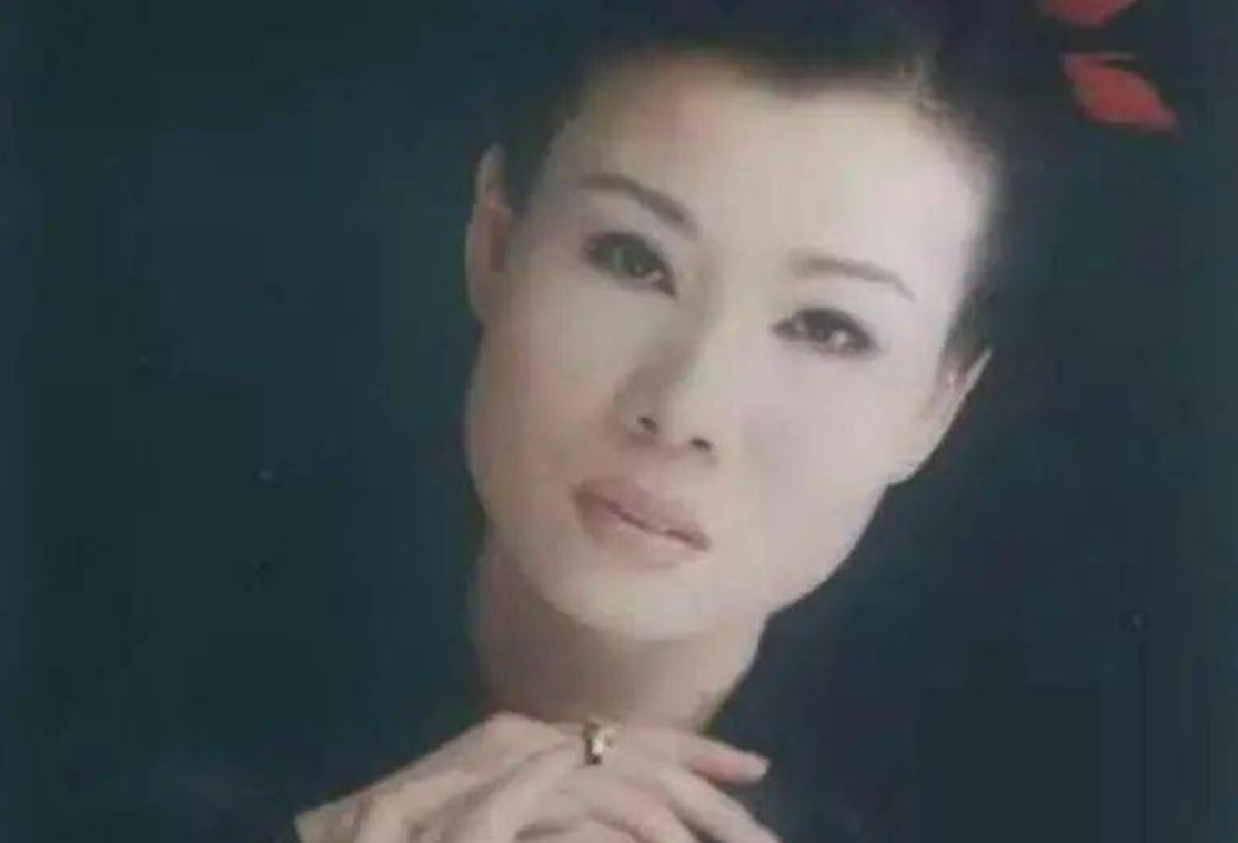 知名女歌手「從高燒到去世僅16天」！演唱現場複發　「緊急送醫」搶救無效離世：令人痛惜