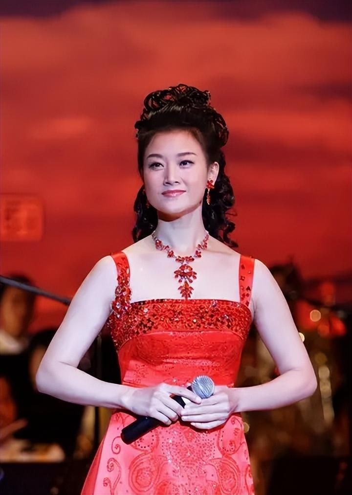 知名女歌手「從高燒到去世僅16天」！演唱現場複發　「緊急送醫」搶救無效離世：令人痛惜