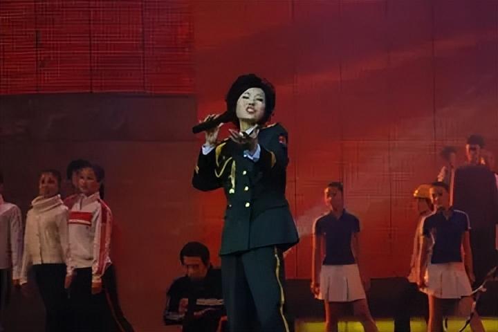 知名女歌手「從高燒到去世僅16天」！演唱現場複發　「緊急送醫」搶救無效離世：令人痛惜