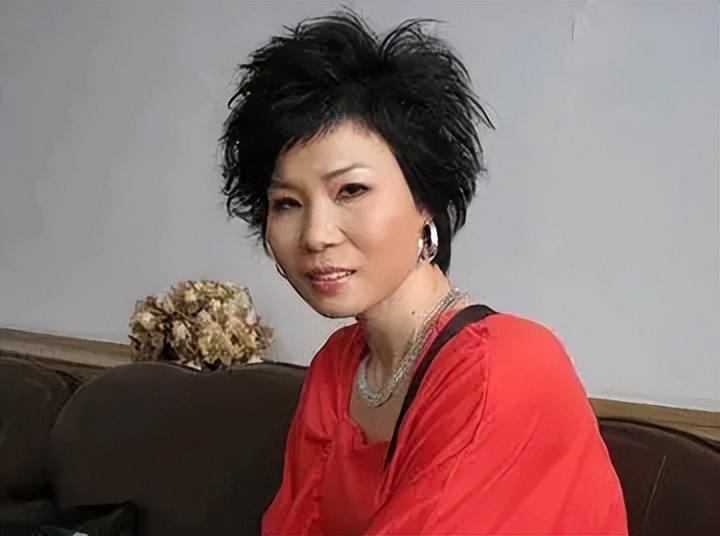 知名女歌手「從高燒到去世僅16天」！演唱現場複發　「緊急送醫」搶救無效離世：令人痛惜