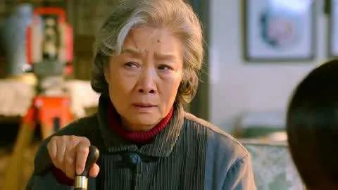 婆婆偏愛小叔！生病後「住我家10年」沒掏一分錢　85歲仙逝後「我收到銀行簡訊」才明白她用心