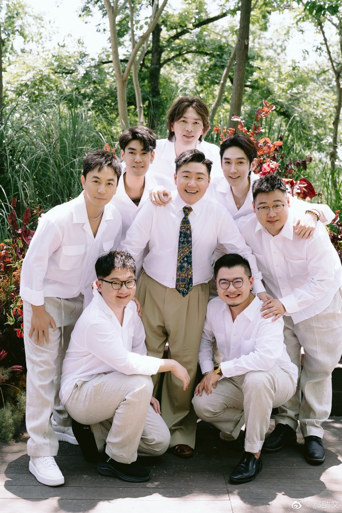 演小和尚爆紅！33歲童星「娶二婚妻當現成爸」婚禮照曝光　網驚呼「伴郎竟找他」勾觀眾回憶殺