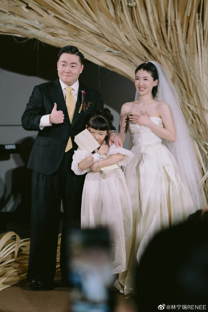 演小和尚爆紅！33歲童星「娶二婚妻當現成爸」婚禮照曝光　網驚呼「伴郎竟找他」勾觀眾回憶殺