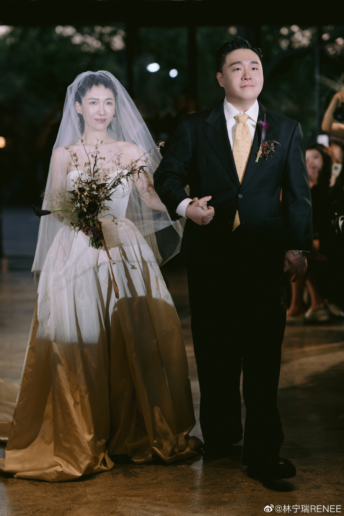 演小和尚爆紅！33歲童星「娶二婚妻當現成爸」婚禮照曝光　網驚呼「伴郎竟找他」勾觀眾回憶殺